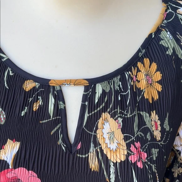 Like new Charlie Black Floral Long Sleeve blouse - Picture 3 of 15